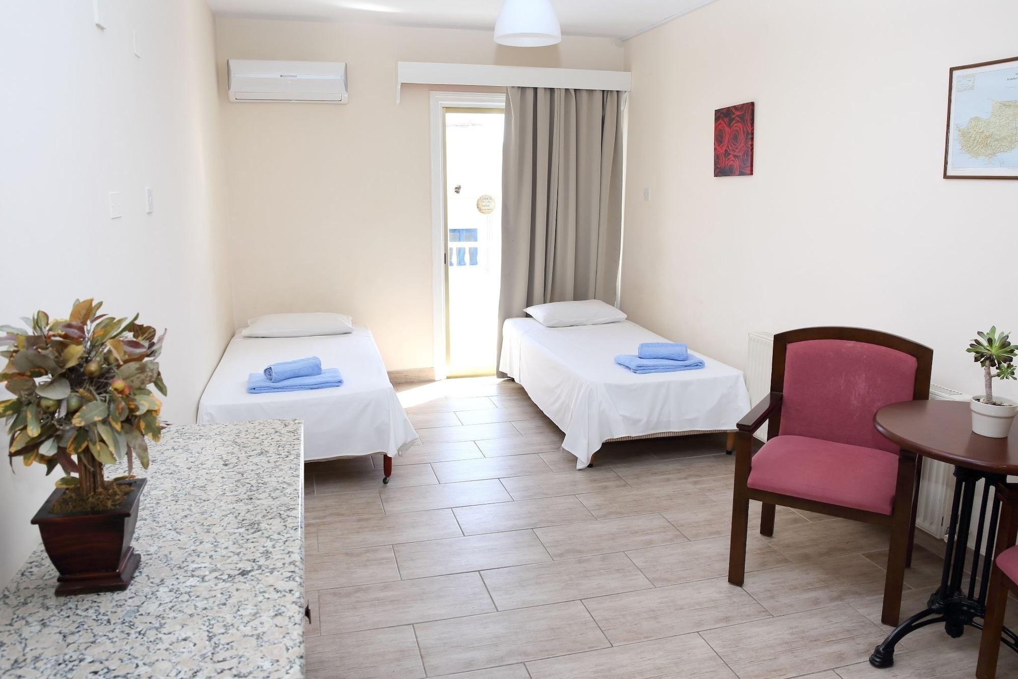 Antonis G. Hotel Apartments 보로클리니 외부 사진