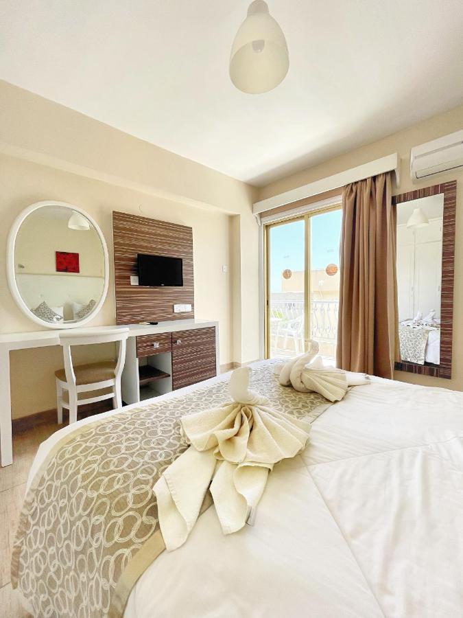Antonis G. Hotel Apartments 보로클리니 외부 사진