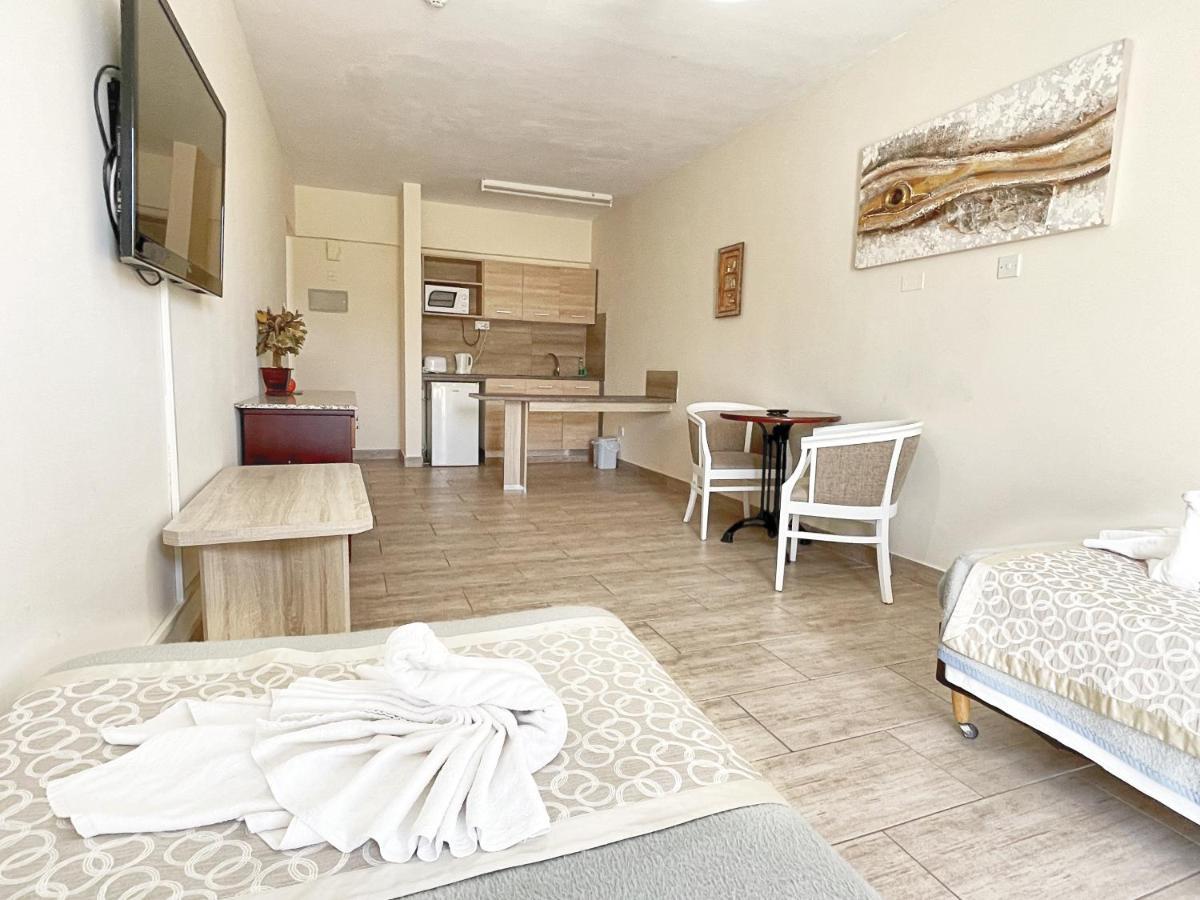 Antonis G. Hotel Apartments 보로클리니 외부 사진
