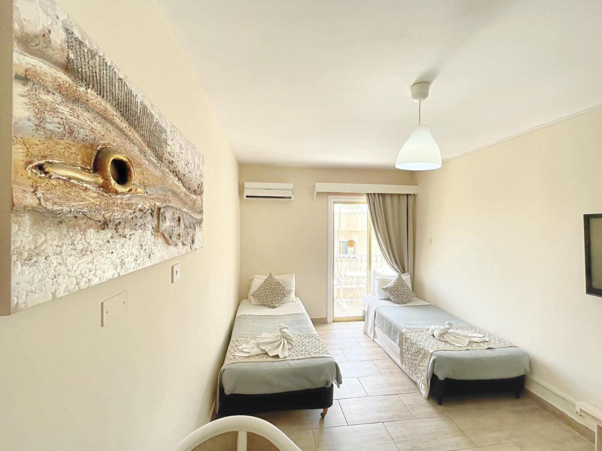 Antonis G. Hotel Apartments 보로클리니 외부 사진