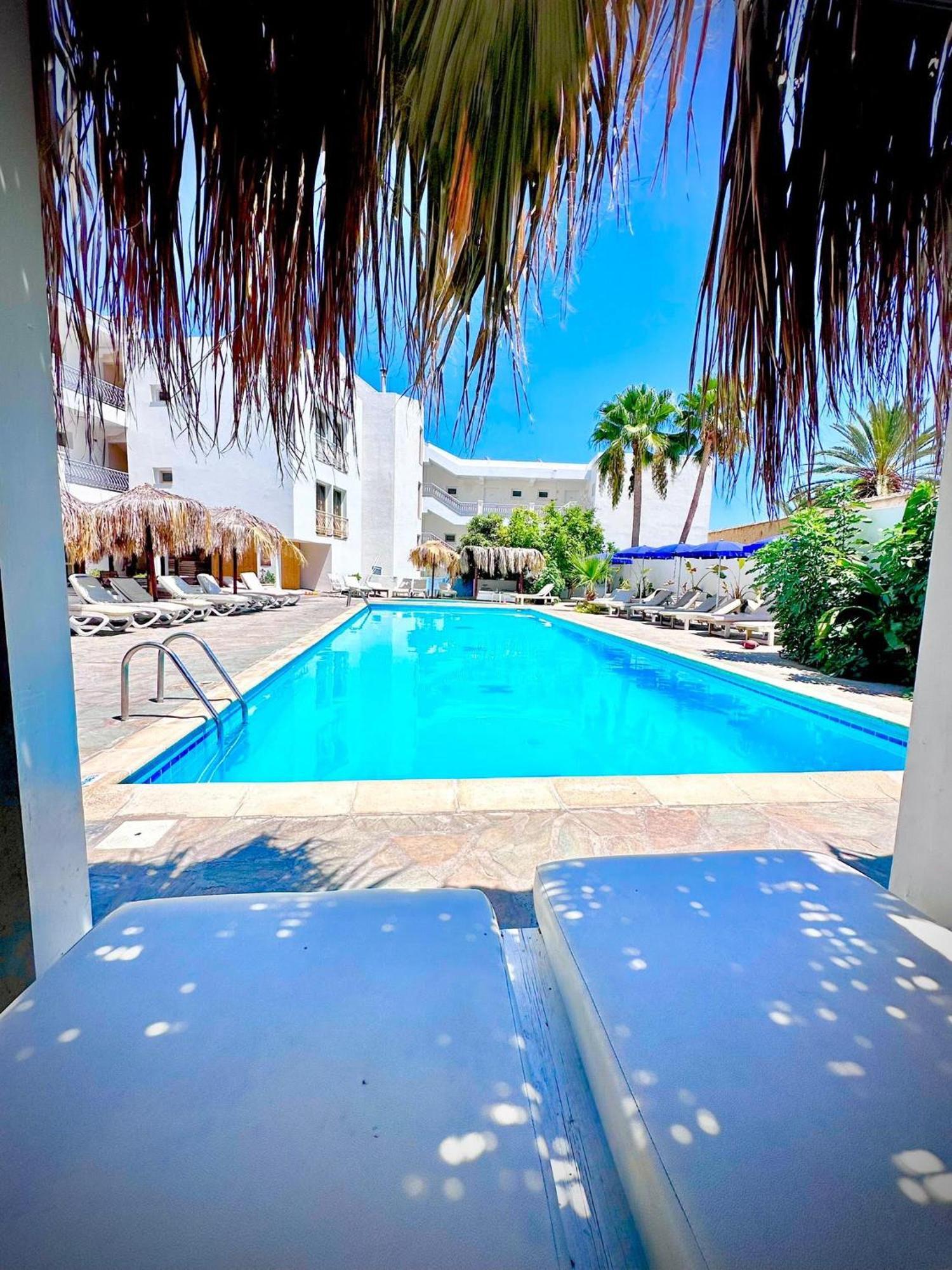 Antonis G. Hotel Apartments 보로클리니 외부 사진