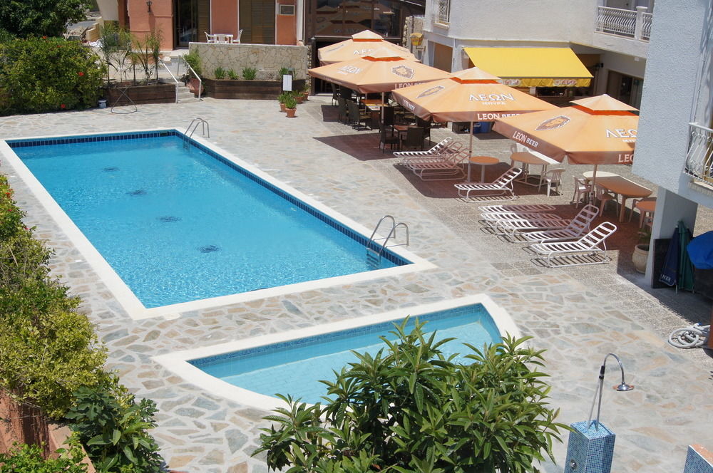 Antonis G. Hotel Apartments 보로클리니 외부 사진