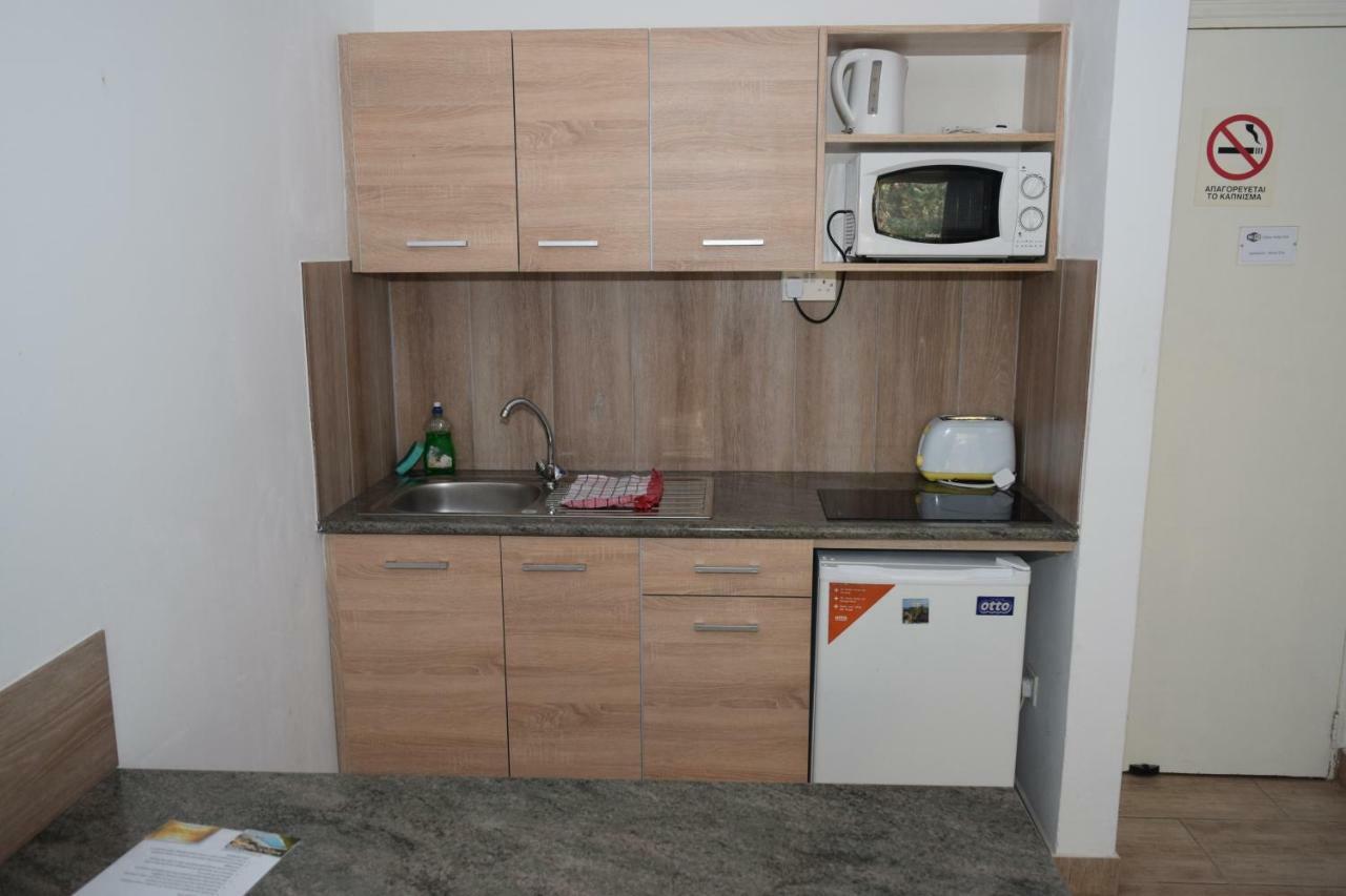 Antonis G. Hotel Apartments 보로클리니 외부 사진